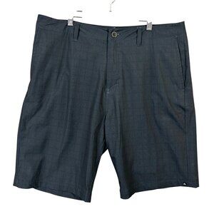 Quiksilver Shorts Men's Size 36 Amphibians Dark Gray Plaid EUC